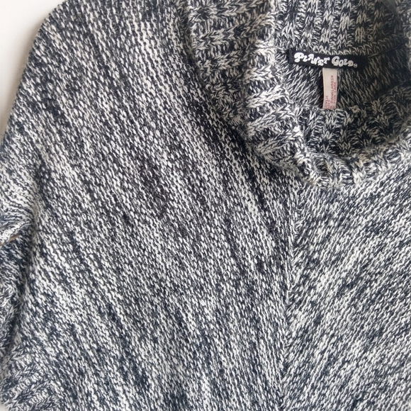 Plant gold Sleeveless Turtleneck Sweater, Size S - Picture 5 of 10